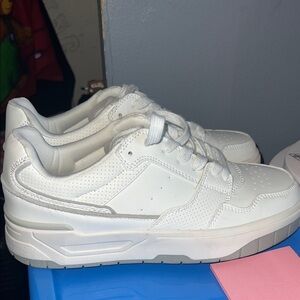 American eagle white shoes worn 1 time only